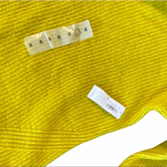 NWT! Sweater medium - Picture 2 of 2